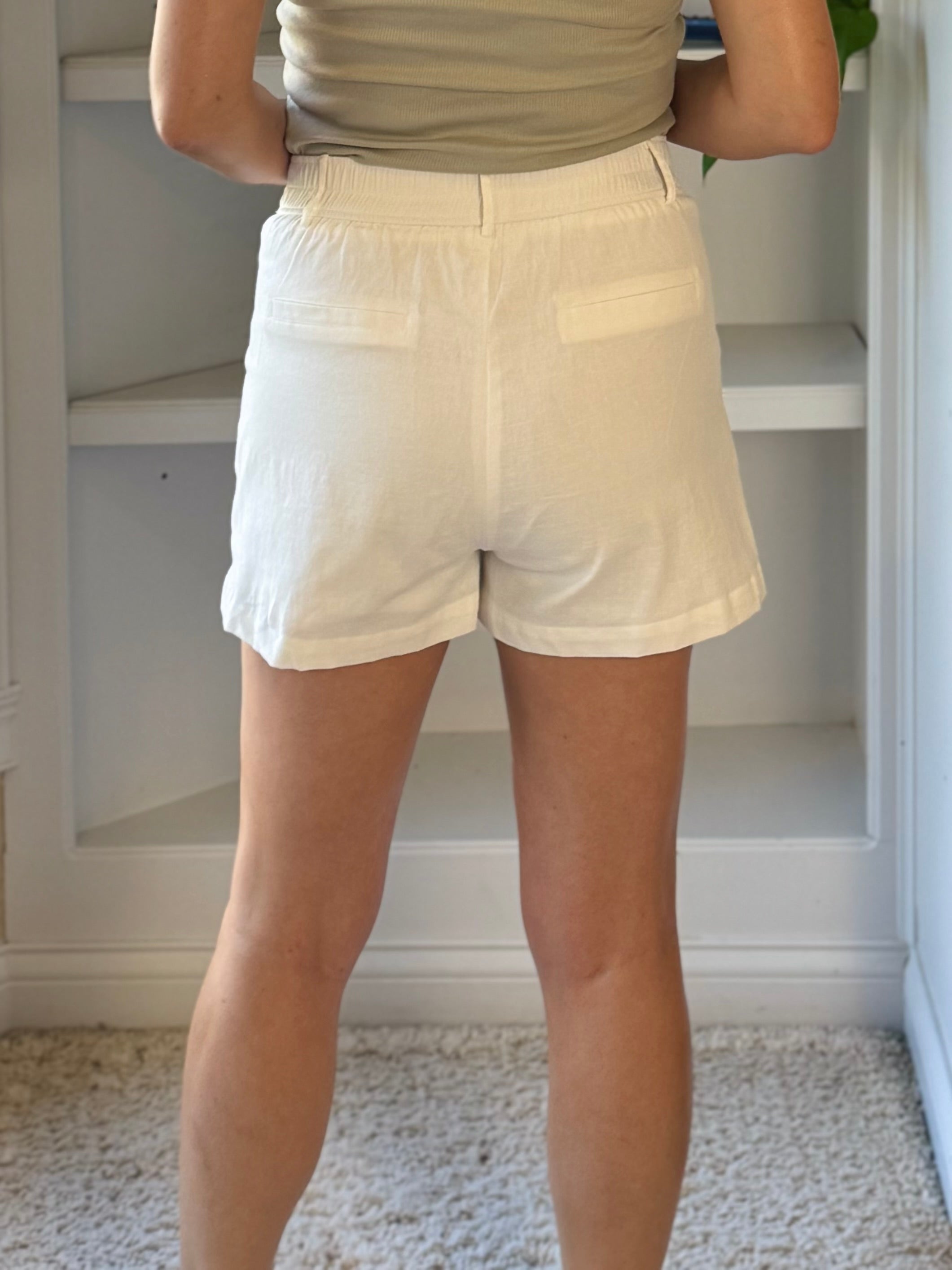 Classic Tailored Shorts - Off-white