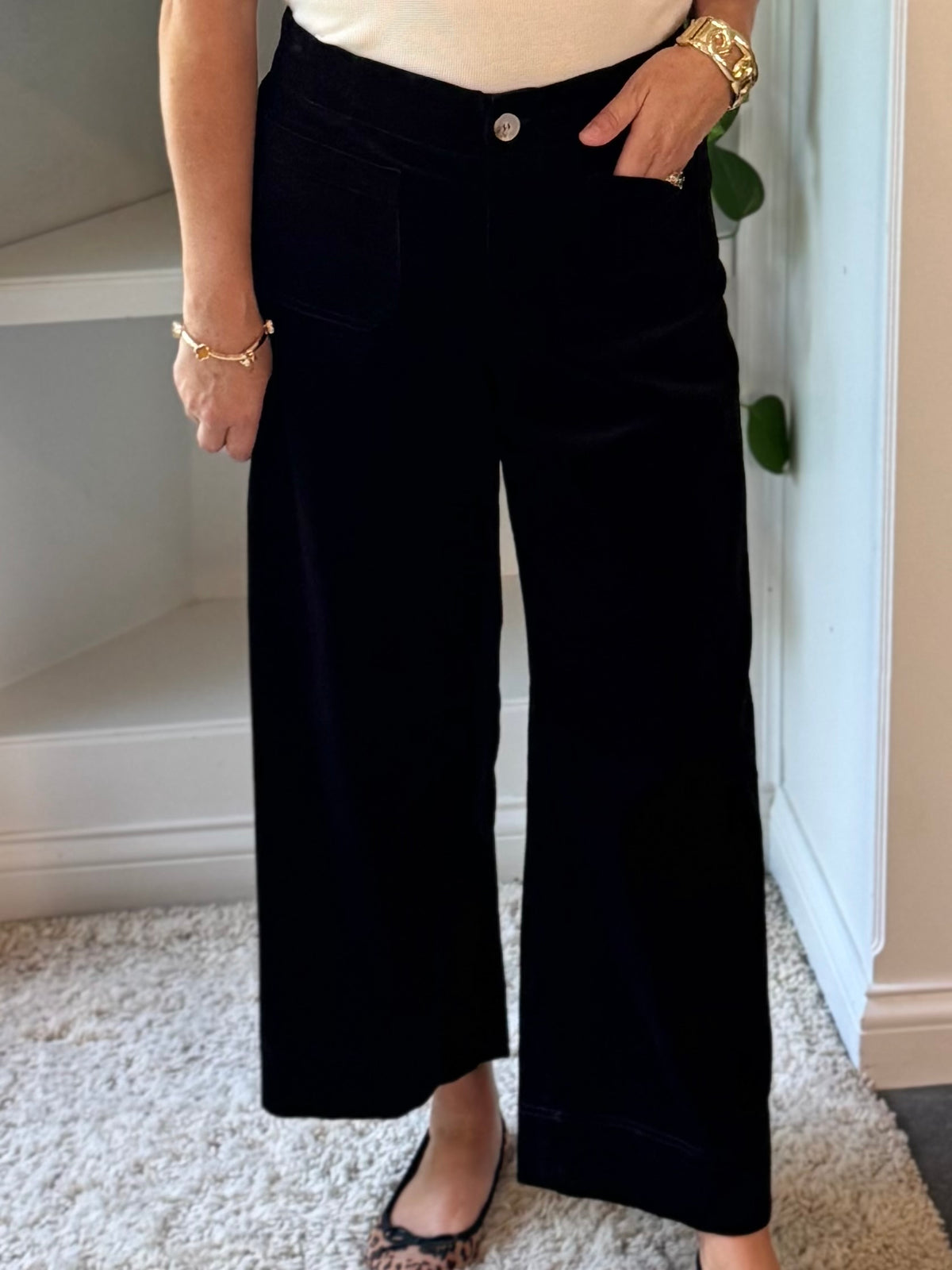 Everyday Luxe Wide Leg Cropped Corduroy Pants - Black
