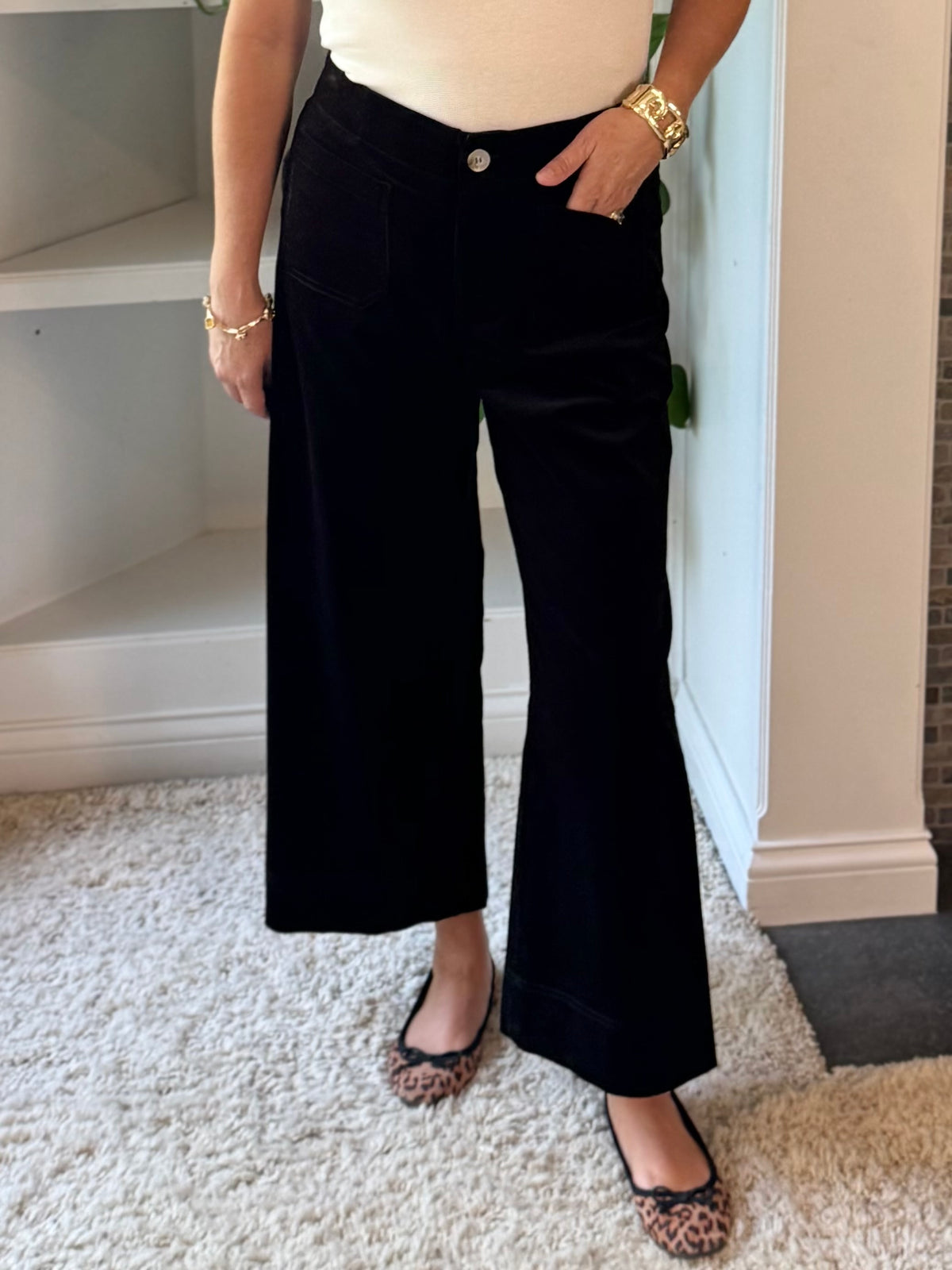 Everyday Luxe Wide Leg Cropped Corduroy Pants - Black
