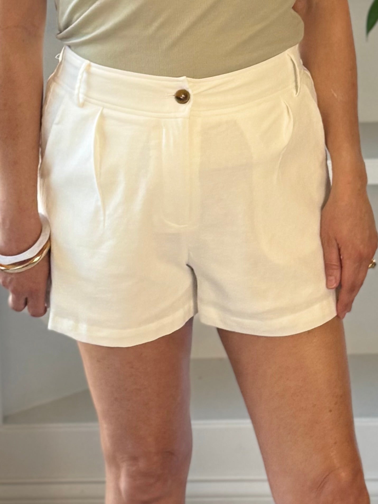 Classic Tailored Shorts - Off-white